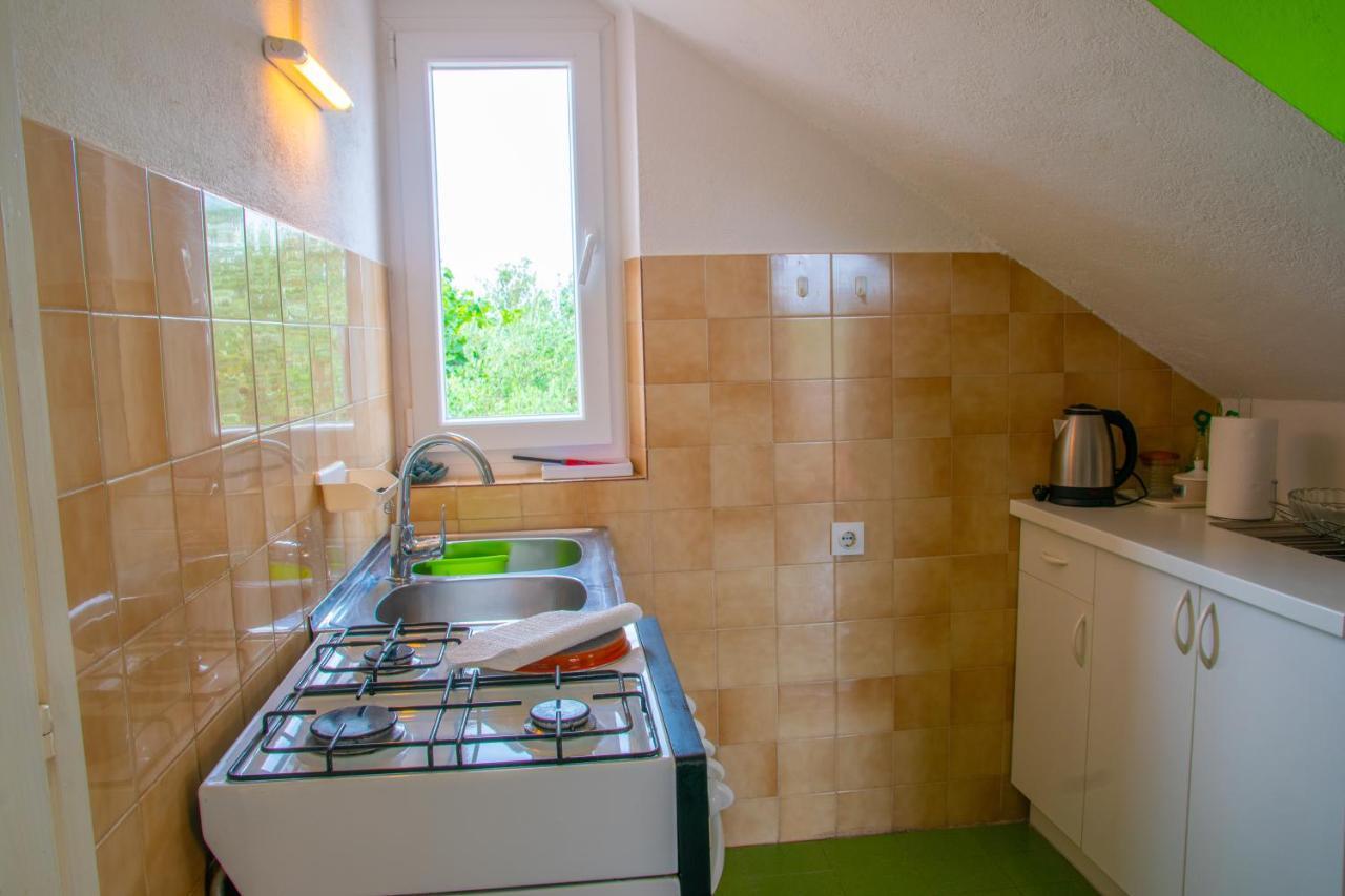 Apartment Tony - 2Bdr Beachfront Ядрия Екстериор снимка