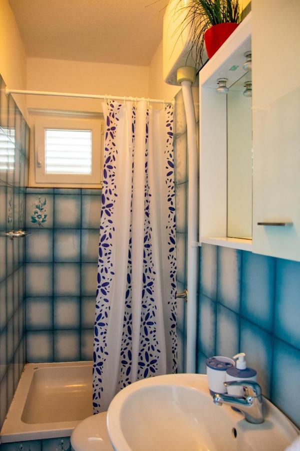 Apartment Tony - 2Bdr Beachfront Ядрия Екстериор снимка