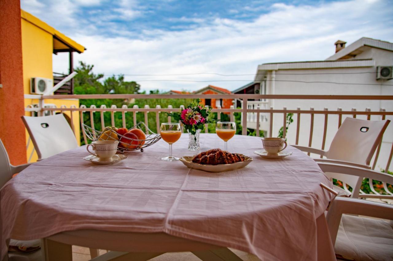 Apartment Tony - 2Bdr Beachfront Ядрия Екстериор снимка