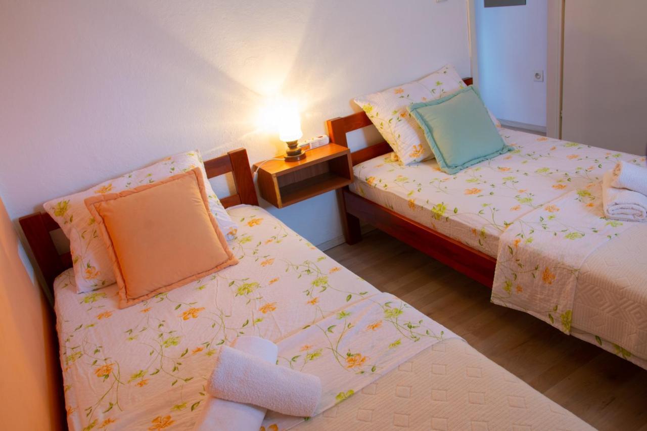 Apartment Tony - 2Bdr Beachfront Ядрия Екстериор снимка