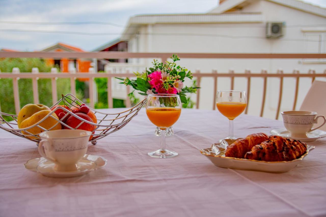Apartment Tony - 2Bdr Beachfront Ядрия Екстериор снимка
